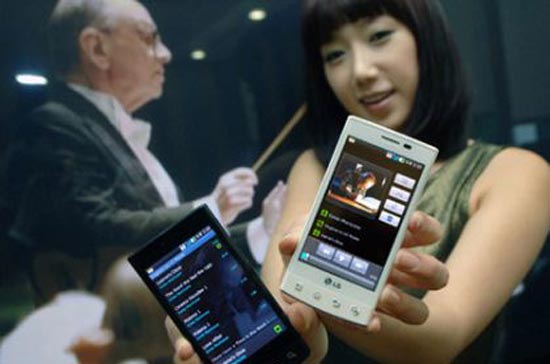 Thế giới smartphone ngày càng đa dạng và hữu ích hơn, nhưng người dùng cũng khó khăn hơn khi lựa chọn giữa smartphone với laptop và tablet.