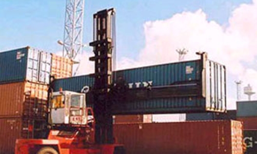 Kỷ lục nhập siêu