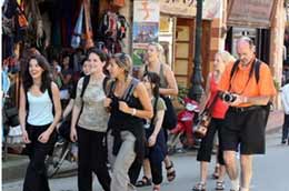 Thời gian qua, khách nước ngoài đến Việt Nam từ các thị trường đều tăng.