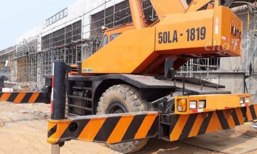 Doanh nghiệp nhập khẩu mặt hàng cần trục bánh lốp “kêu cứu”