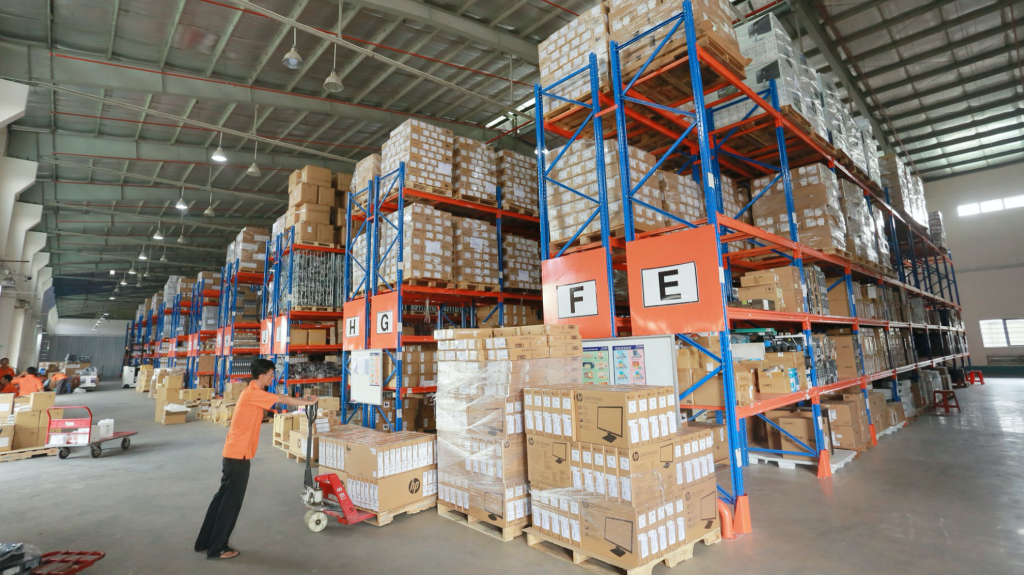 Doanh thu về mảng điện thoại di động đạt 2.228 tỷ đồng, tăng 68% so với cùng kỳ nhờ sự tiếp tục gia tăng thị phần Xiaomi đóng góp doanh thu từ các dòng Iphone 12 của Apple.