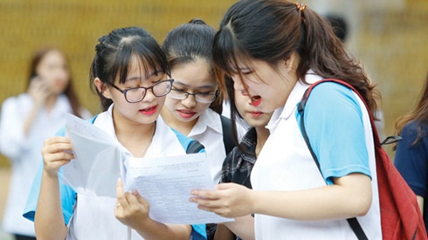 Phạt tiền từ 70.000.000 đồng đến 100.000.000 đồng đối với hành vi tuyển sai từ 10 người học trở lên đối với đại học.