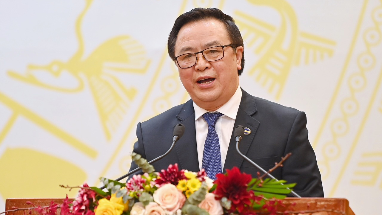 Ông Hoàng Bình Quân, Trưởng ban đối ngoại Trung ương thông báo về công tác nhân sự của Đại hội Đảng lần thứ XIII với các đoàn Ngoại giao và các tổ chức quốc tế.