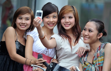 Theo số liệu của Tổng cục Thống kê, tính đến cuối tháng 4/2012, cả nước có khoảng 134,4 triệu thuê bao điện thoại, trong đó gồm 15,3 triệu thuê bao cố định và 119,1 triệu thuê bao di động.