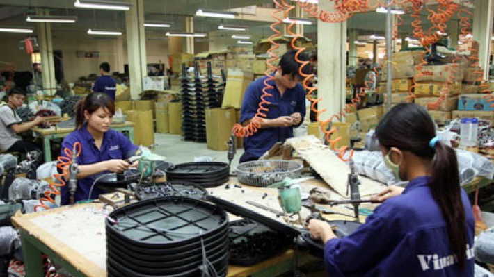 Cơ quan đại diện chủ sở hữu phải công khai thông tin về giá thanh toán bán cổ phần chuyển nhượng vốn tại công ty cổ phần đã niêm yết hoặc đăng ký giao dịch trên thị trường chứng khoán trong trường hợp giao dịch ngoài hệ thống giao dịch của thị trường chứng khoán cho các nhà đầu tư biết và thực hiện.