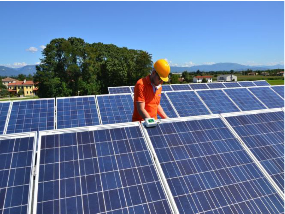 Điện mặt trời ở Việt Nam có giá bằng với giá bậc 4 trong khung giá điện sinh hoạt đang áp dụng.