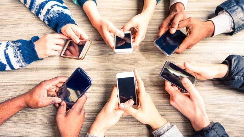 Luật sư Trương Thanh Đức cho rằng, đề xuất đánh thuế tiêu thụ đặc biệt đối với điện thoại di động không khác gì muốn quay lại thời kinh tế bao cấp.