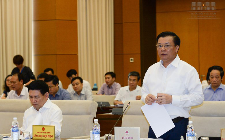 Bộ trưởng Bộ Tài chính Đinh Tiến Dũng nhìn nhận: kết quả tăng trưởng GDP 6 tháng đầu năm thấp xa so với cùng kỳ năm trước đã ảnh hưởng rất lớn đến tài chính - ngân sách.