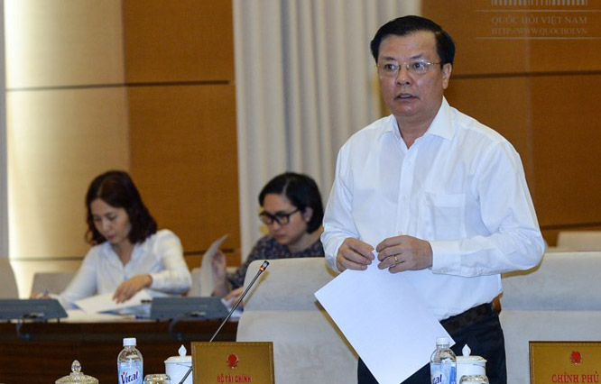Bộ trưởng Bộ Tài chính Đinh Tiến Dũng hồi âm ý kiến của Thường vụ Quốc hội.