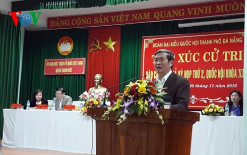 Thường trực Ban Bí thư Đinh Thế Huynh tiếp xúc cử tri Đà Nẵng ngày 30/11.<br>