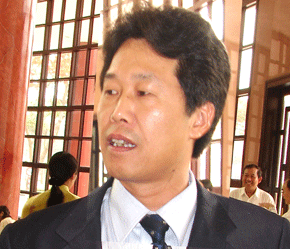 "Có thể các tổ chức tự doanh vẫn muốn thị trường xuống một chút nữa để "ôm" vào".