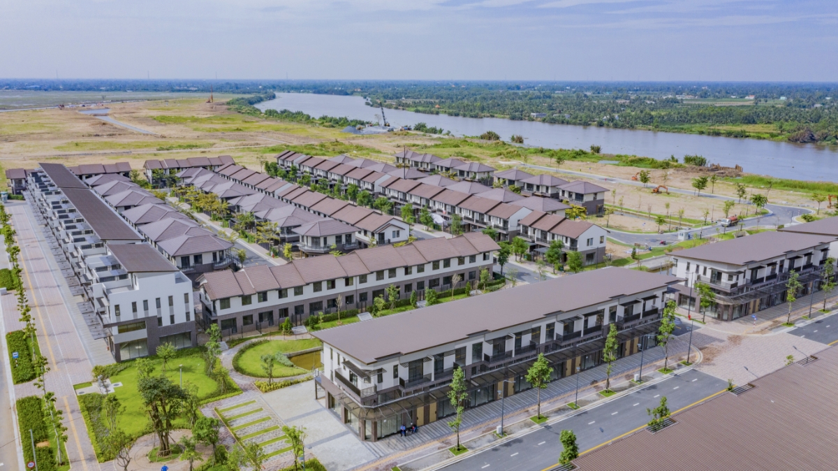 Nam Long cần thay đổi cơ cấu Công ty, phát triển những mảng kinh doanh cốt lõi mới, và vì thế cần đến sự điều hành của các nhân sự cấp cao dẫn đầu trong những lĩnh vực mà Nam Long phát triển.