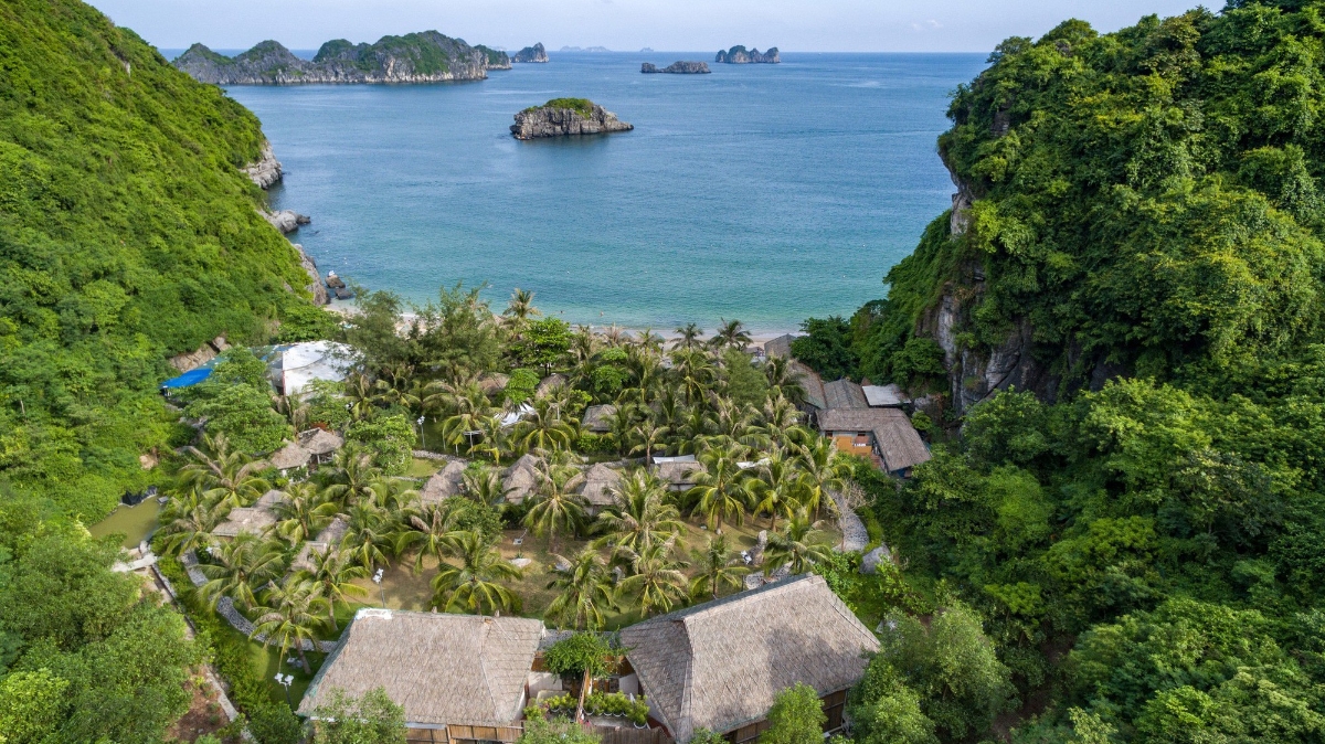 Giới trong nghề nhận định, trong tương lai không xa, các dự án nghỉ dưỡng tại Cát Bà sẽ là điểm đến của giới đầu tư bất động sản bởi hiện nay mặt bằng giá các sản phẩm tại đây vẫn khá "mềm", trong khi nhu cầu của khách du lịch lại tăng rất nhanh trong thời gian qua. 