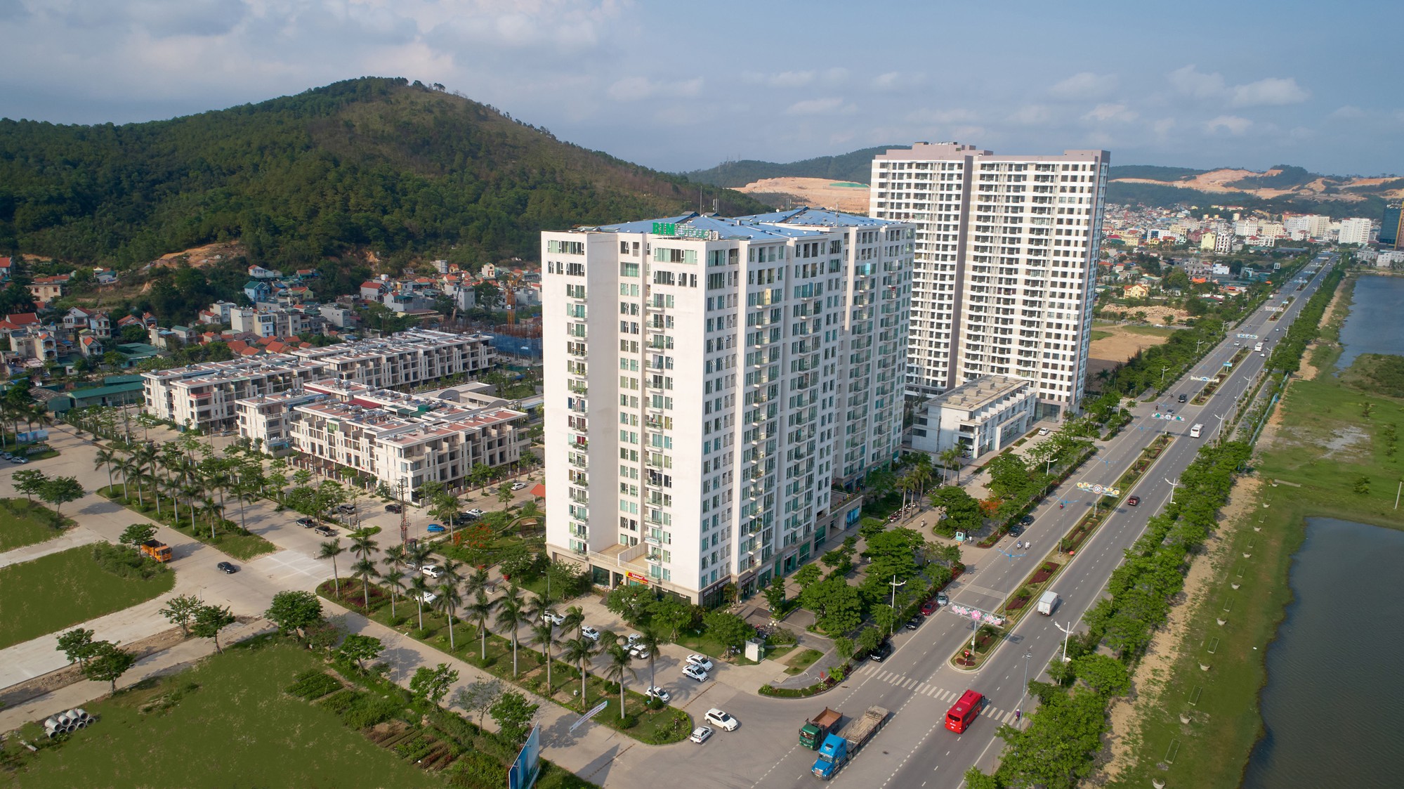 Green Bay Garden có quy hoạch tổng thể hài hòa trên tổng diện tích hơn 12.300m2 với 1.428 căn hộ chung cư.