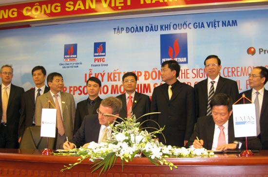 Lễ ký hợp đồng ngày 12/1 - Ảnh: Từ Nguyên.