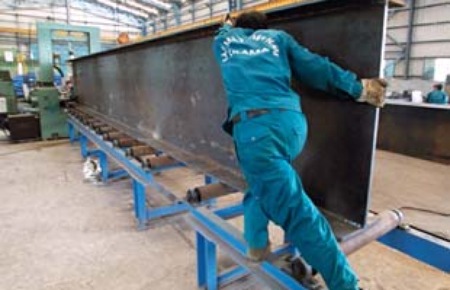 Hiện còn nhiều ý kiến khác nhau về giải pháp hỗ trợ doanh nghiệp vượt qua khó khăn.
