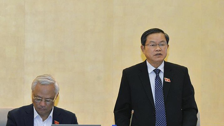 Phó chủ tịch Quốc hội Đỗ Bá Tỵ điều hành phiên thảo luận.