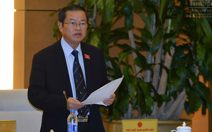 Phó chủ tịch Quốc hội Đỗ Bá Tỵ điều hành phiên thảo luận.
