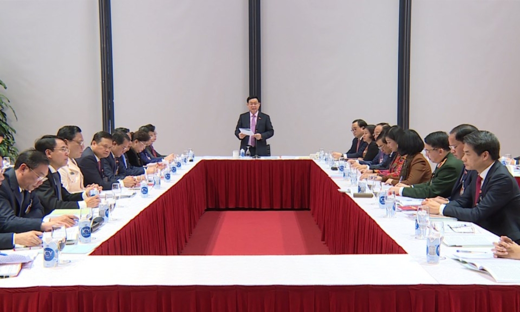 Đoàn đại biểu TP Hà Nội do đồng chí Vương Đình Huệ, Ủy viên Bộ Chính trị, Bí thư Thành uỷ Hà Nội chủ trì.
