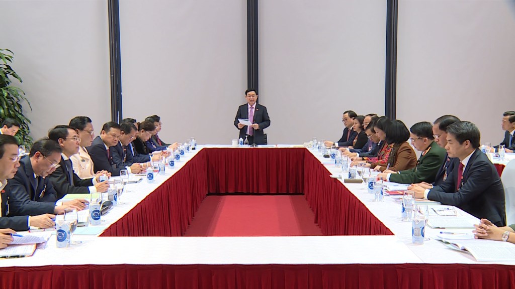 Đoàn đại biểu TP Hà Nội do đồng chí Vương Đình Huệ, Ủy viên Bộ Chính trị, Bí thư Thành uỷ Hà Nội chủ trì.