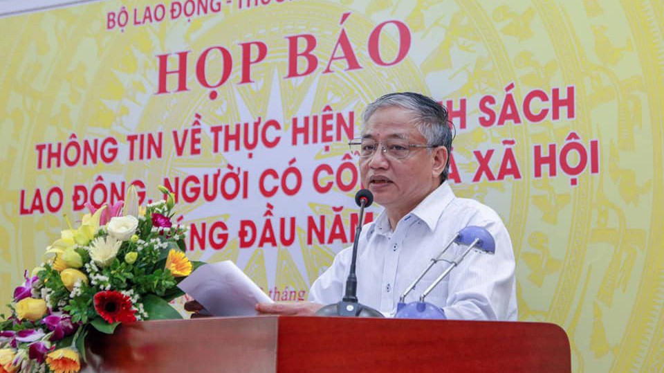 Thứ trưởng Doãn Mậu Diệp cho rằng cần phân biệt rõ giữa tuổi nghề và tuổi nghỉ hưu. Ảnh: Mạnh Dũng. 