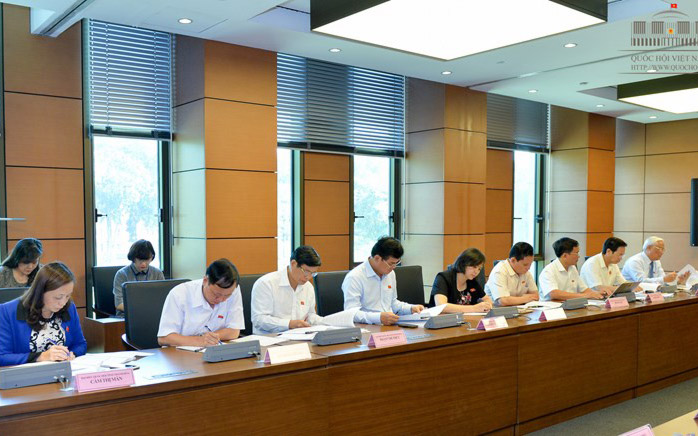 Phiên thảo luận của tổ gồm các đoàn  Thanh Hoá, Hậu Giang, Vĩnh Phúc.