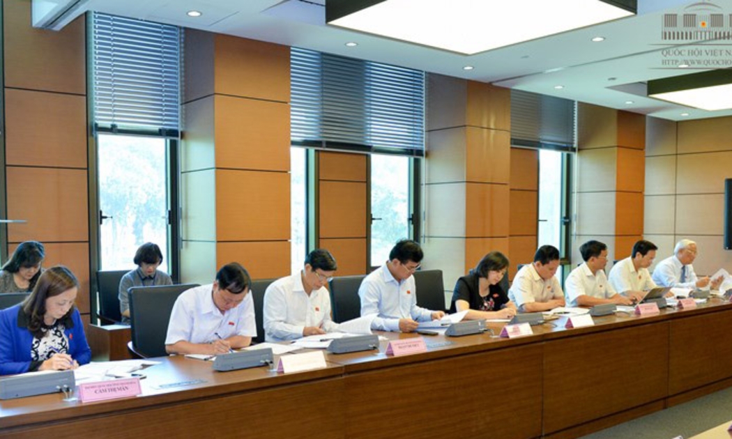 Phiên thảo luận của tổ gồm các đoàn &nbsp;Thanh Hoá, Hậu Giang, Vĩnh Phúc.