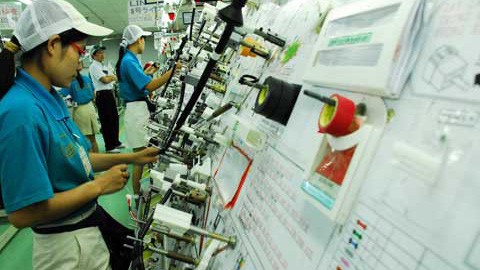 Ủy ban Giám sát tài chính Quốc gia cho rằng cần đẩy mạnh thực hiện các biện pháp hỗ trợ doanh nghiệp thông qua nghiên cứu cắt giảm thuế suất thuế thu nhập doanh nghiệp vừa và nhỏ.