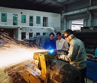 Các doanh nghiệp cần tiếp tục đẩy mạnh các biện pháp tái cấu trúc lại doanh nghiệp- Ảnh: Việt Tuấn.