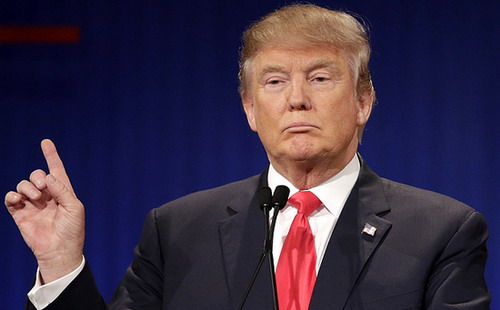 Từ sau khi chính thức đắc cử Tổng thống Mỹ, Trump đã có hàng loạt dòng trạng thái đáng chú ý trên Facebook và Twitter cảnh báo các công ty Mỹ cũng như công ty sản xuất hàng hóa bên ngoài nước Mỹ để bán vào thị trường Mỹ - Ảnh: Bloomberg.<br>