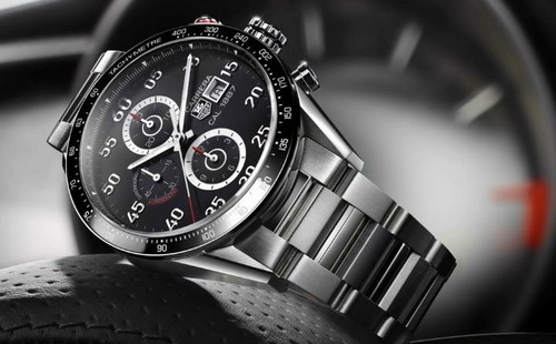 Đồng hồ Connected của Tag Heuer được tung ra thị trường với mục tiêu cạnh tranh trực tiếp với đồng hồ Apple Watch của Apple - Ảnh: DigitalTrend.<br>