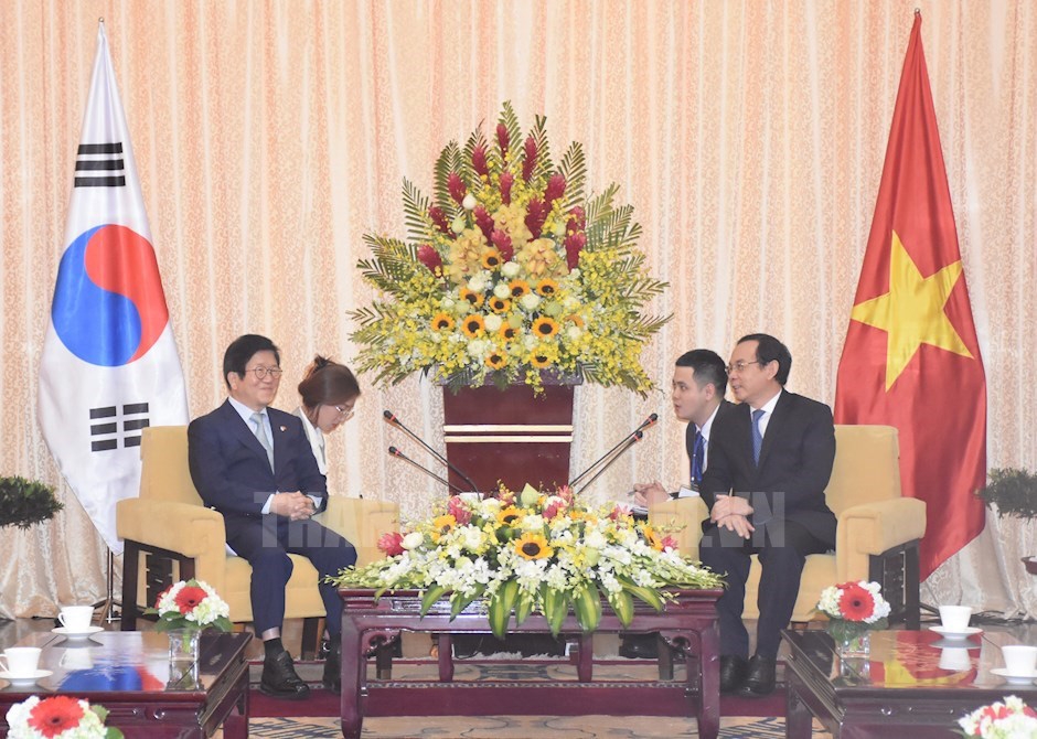 Bí thư Thành ủy TPHCM Nguyễn Văn Nên tiếp Chủ tịch Quốc hội Hàn Quốc Park Byeong-Seug - Ảnh: Thành Ủy TP.HCM.