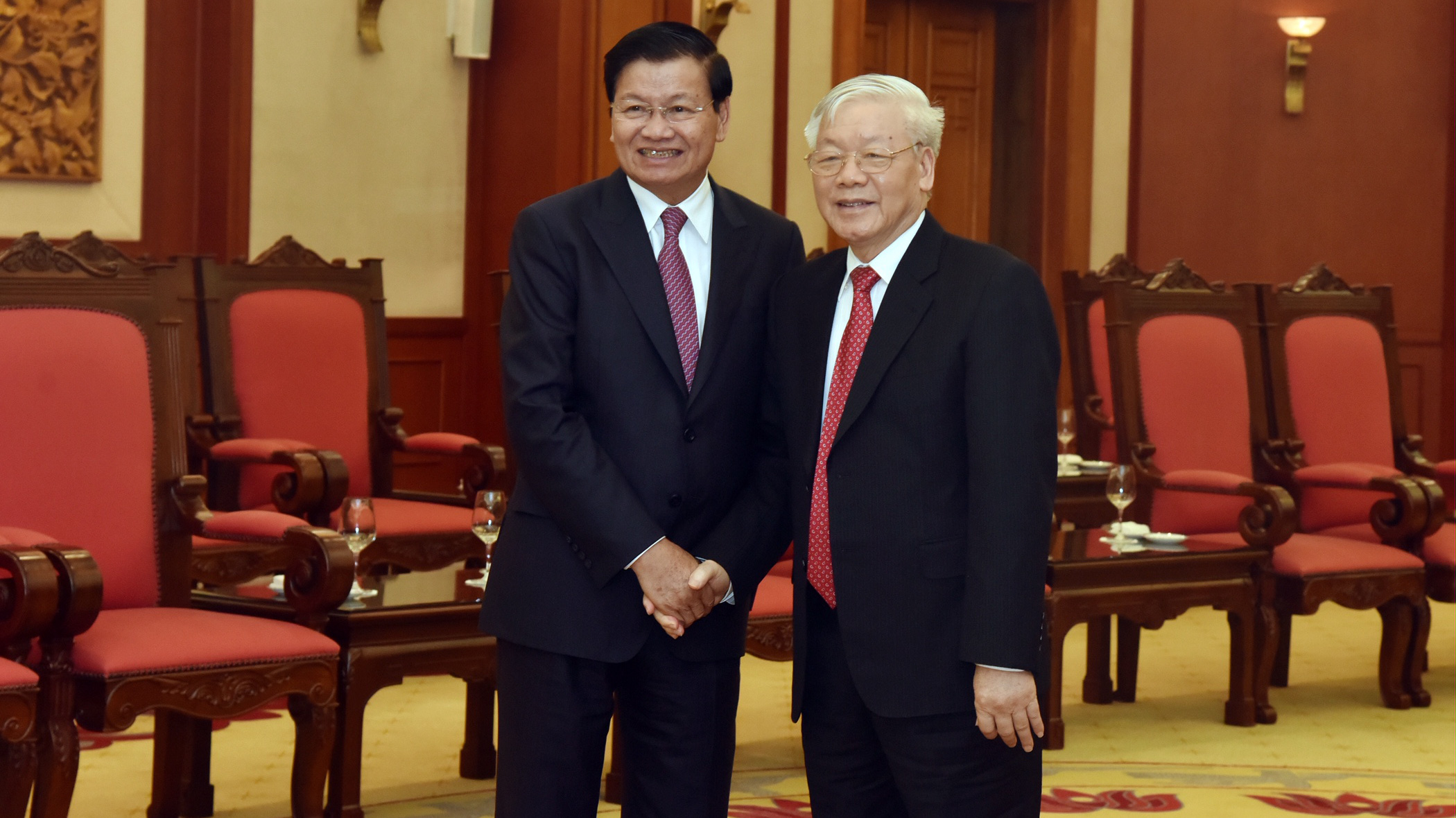 Tổng Bí thư, Chủ tịch nước Nguyễn Phú Trọng tiếp ông Thongloun Sisoulith - với tư cách Thủ tướng Lào sang thăm hữu nghị chính thức Việt Nam vào tháng 10/2019 - Ảnh: VGP