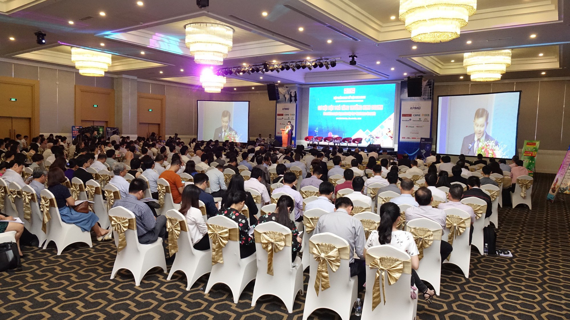 Hội thảo kịch bản kinh tế Việt Nam được Thời báo Kinh tế Việt Nam tổ chức thường niên với sự tham gia của nhiều nhà quản lý, chuyên gia kinh tế và doanh nhân.