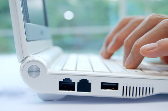Tốc độ truy cập mạng Internet hôm 8/3 bị nghẽn do đứt cáp quang biển.