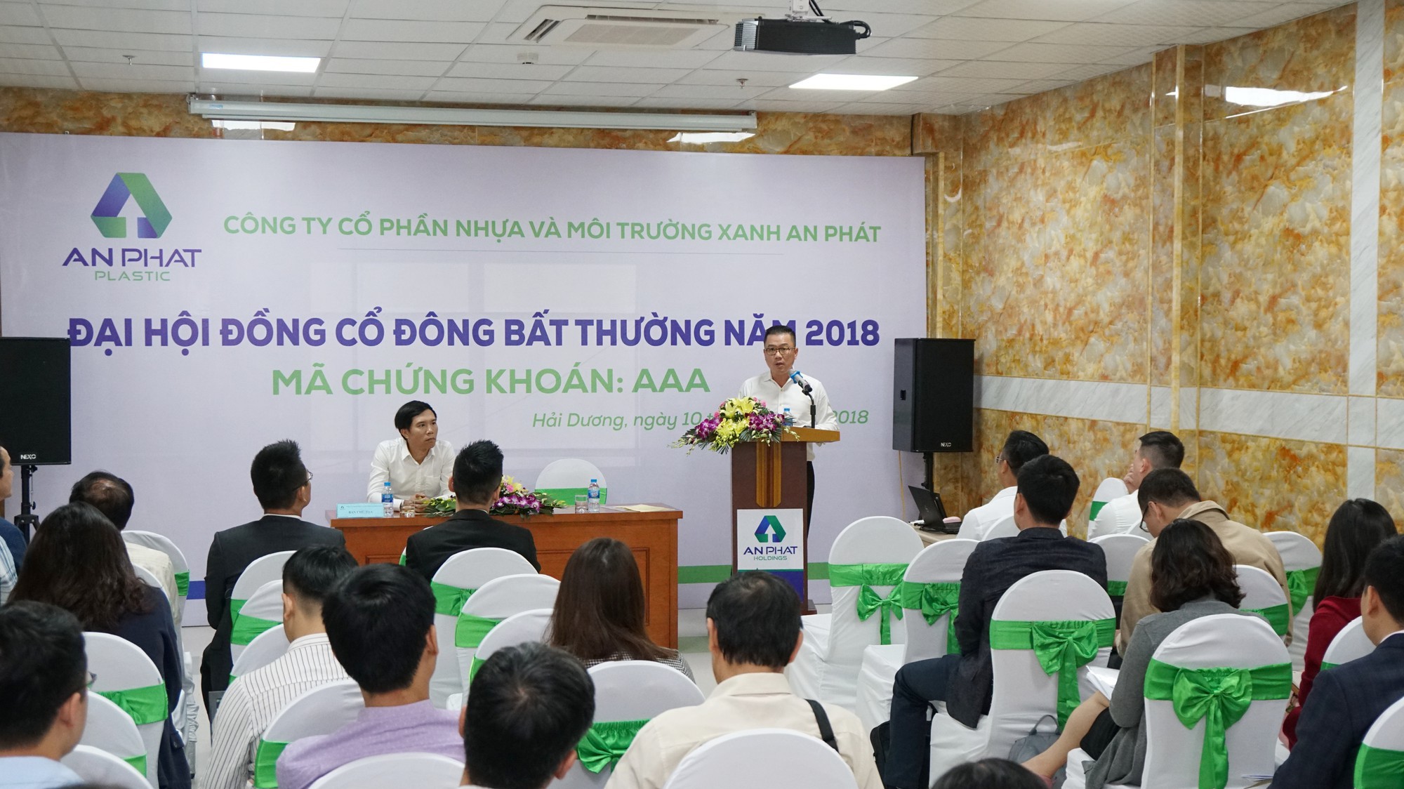 Cổ đông AAA nhất trí thông qua các kế hoạch mới của công ty. 