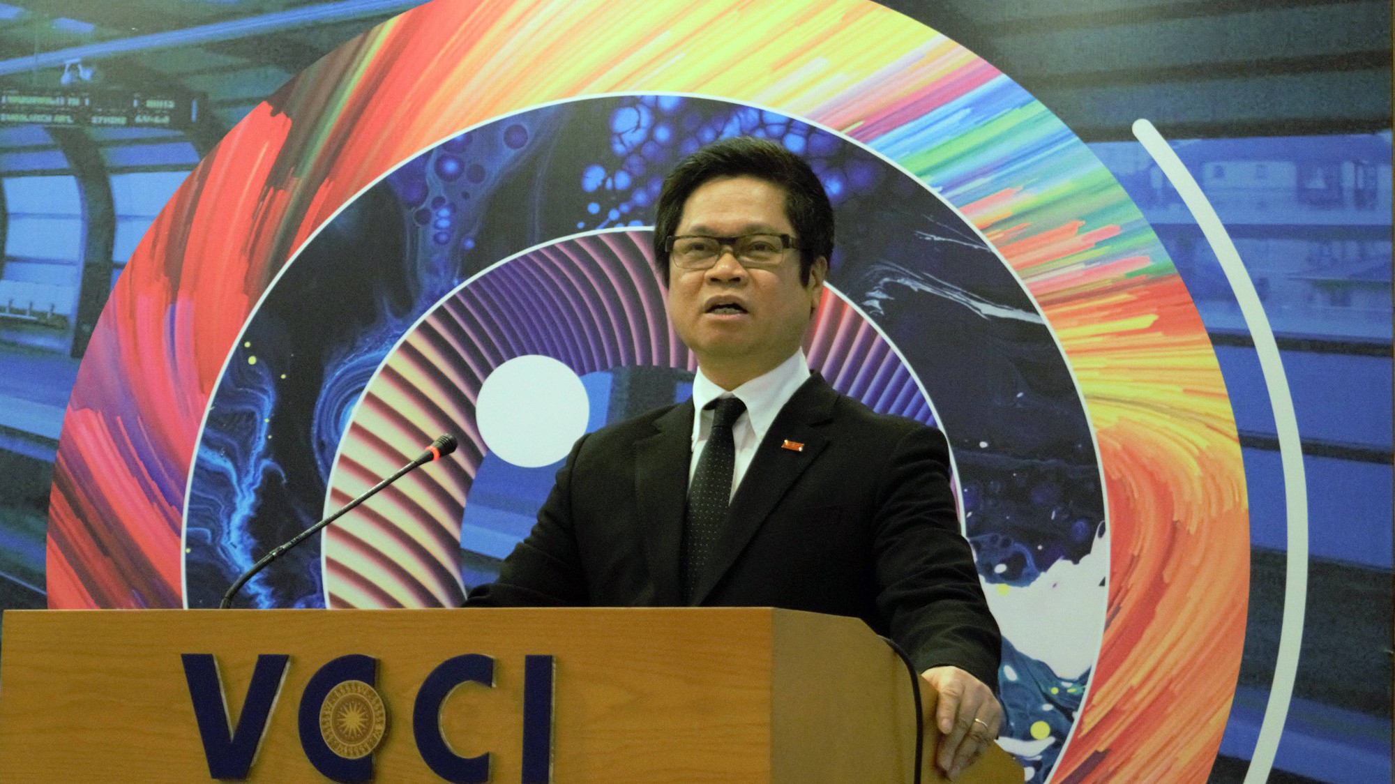 Chủ tịch VCCI Vũ Tiến Lộc nhấn mạnh, quan điểm nhất quán của Đảng và Nhà nước Việt Nam trong tiến trình đổi mới là Nhà nước chỉ là những gì mà tư nhân không làm được hoặc không muốn làm