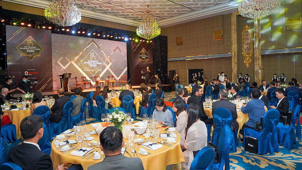 Lễ trao giải Dot Property Southeast Asia Awards 2020 được tổ chức trang trọng với sự góp mặt của ban cố vấn giải thưởng, các chuyên gia và đông đảo quản lý cấp cao từ nhiều doanh nghiệp uy tín hàng đầu.