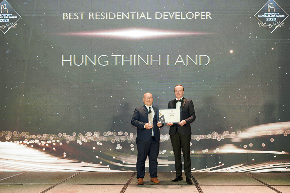 Ông Nguyễn Thế Nhiên, Phó Tổng giám đốc Hưng Thịnh Land nhận giải 
