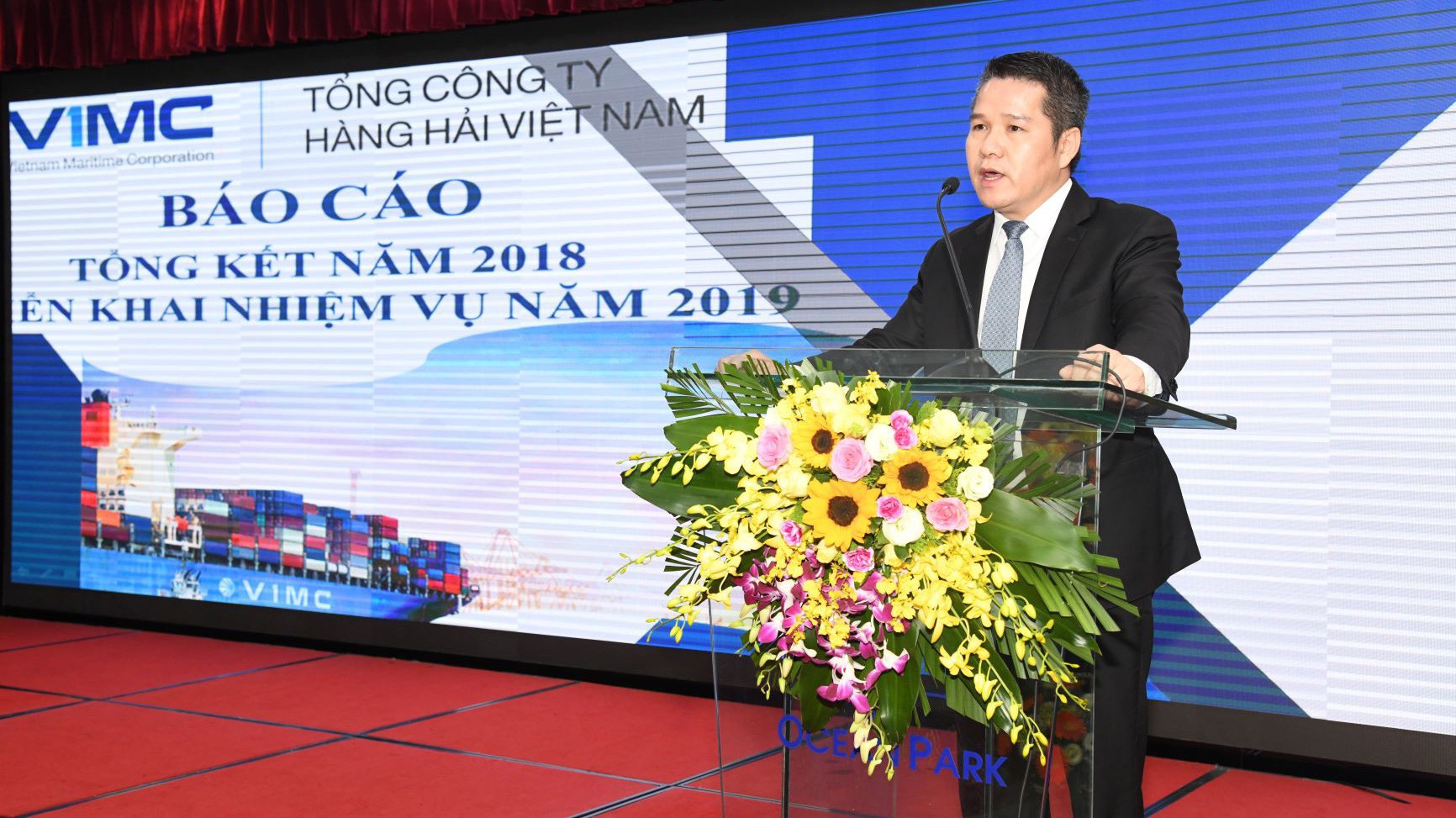 Quyền Tổng giám đốc Tổng công ty Hàng hải Việt Nam (VIMC – Vinalines) Nguyễn Cảnh Tĩnh báo cáo tại hội nghị.