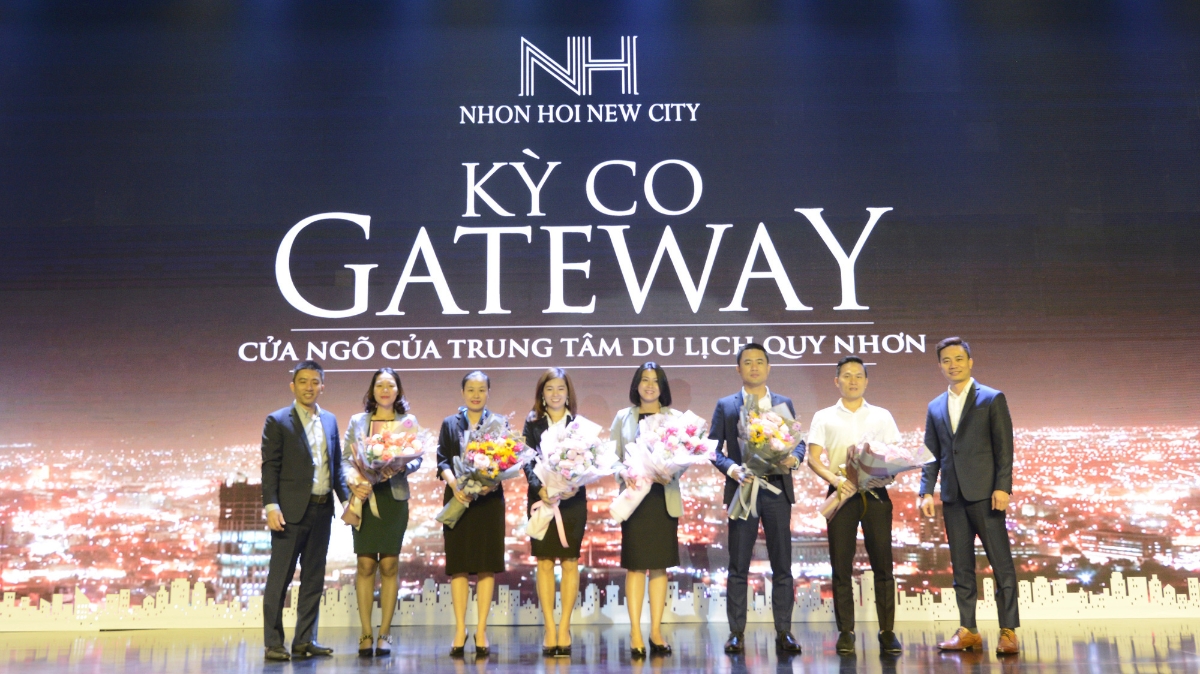 Nhà phát triển dự án DKR đã trao tặng nhiều phần quà giá trị để ghi nhận những cống hiến của đại lý và nhân viên kinh doanh xuất sắc dự án.