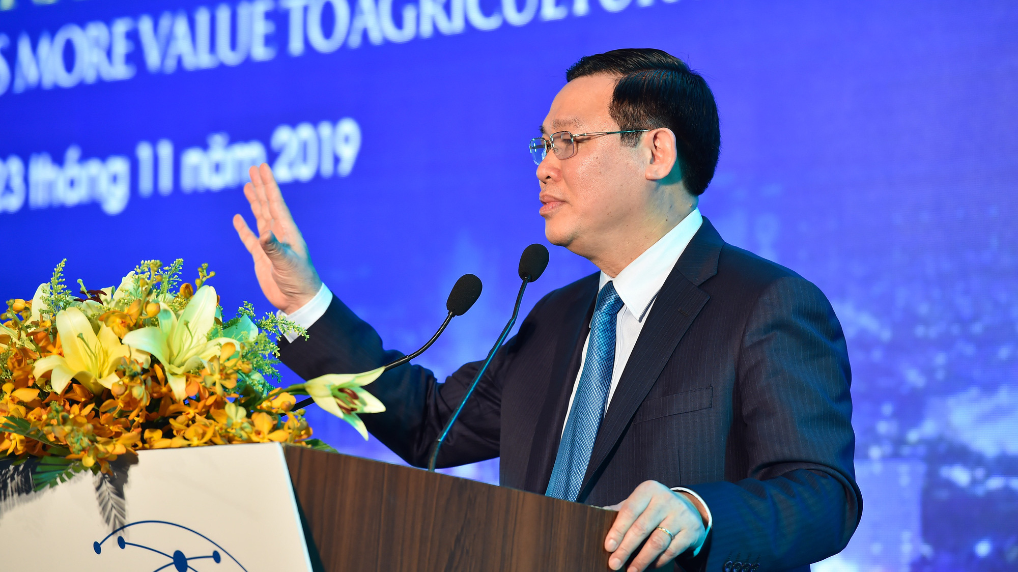 Chi phí logictics đang là yếu tố không nhỏ đẩy giá nông sản của Việt Nam tăng cao.