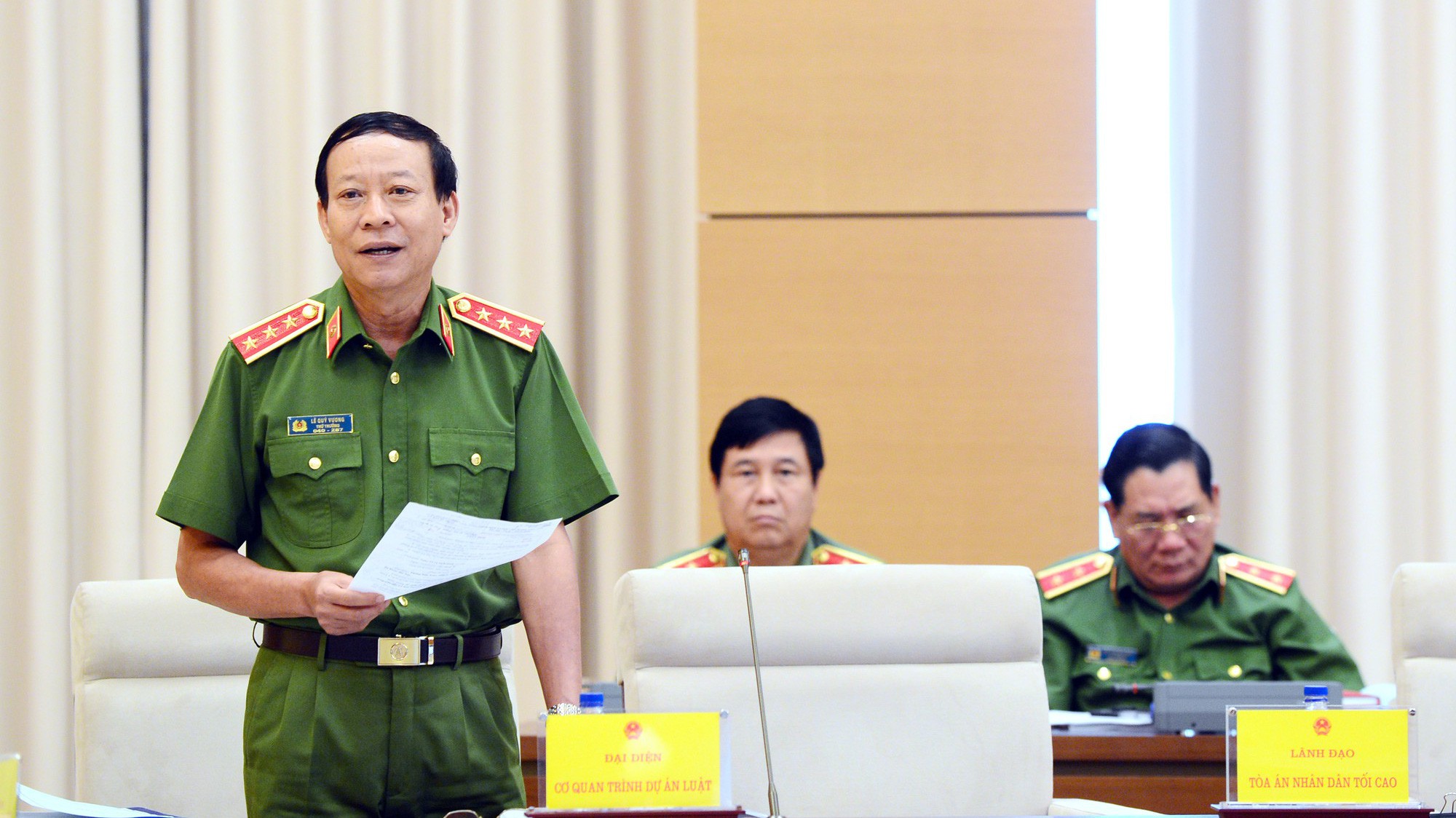 Thứ trưởng Bộ Công an Lê Quý Vương giải trình tại phiên thẩm tra.
