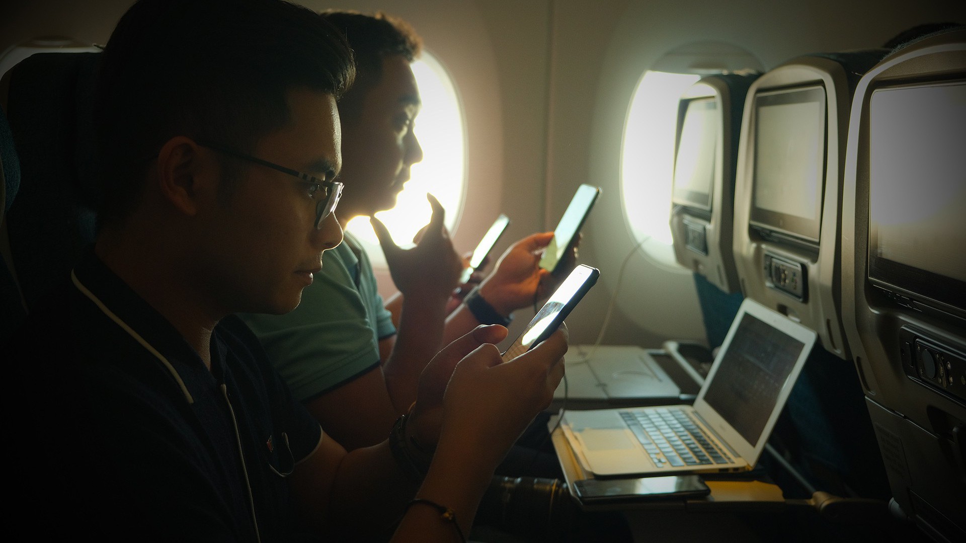 Tất cả các thiết bị điện tử cá nhân của hành khách đều có thể truy cập mạng.