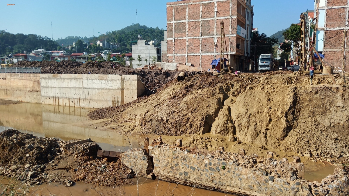 Tiến hành rà soát, cắt giảm, giãn tiến độ, tạm dừng các hạng mục công trình chưa thực sự cần thiết hoặc hiệu quả đầu tư thấp.