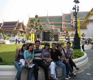 Tổng cục Du lịch yêu cầu các doanh nghiệp lữ hành quốc tế cần hạn chế đưa khách du lịch trong nước ra nước ngoài trong tình hình hiện nay để phòng chống lây nhiễm cúm A/H1N1 - Ảnh minh hoạ.