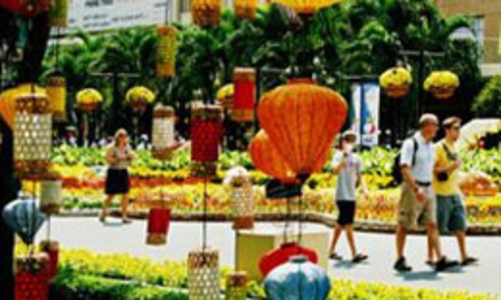 Du lịch Tết: Giá tăng, khách vẫn đông