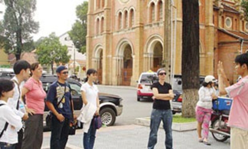 Du lịch loay hoay vượt “khủng hoảng”