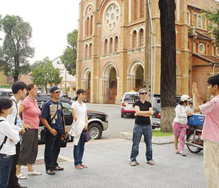 Hiện các công ty lữ hành đang có khá nhiều tour hấp dẫn để thu hút cả khách du lịch trong và ngoài nước.