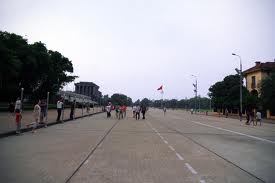 Đường Hùng Vương sắp tới có thể cấm các phương tiện giao thông, chuyển thành phố đi bộ.